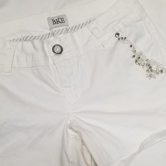 BKE Brand BUCKLE White Shorts Mollie NWOT Size 28 - Picture 2 of 3